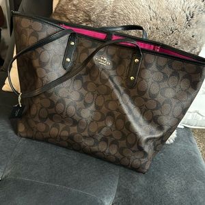 Coach tote bag! Barely used. Excellent condition!